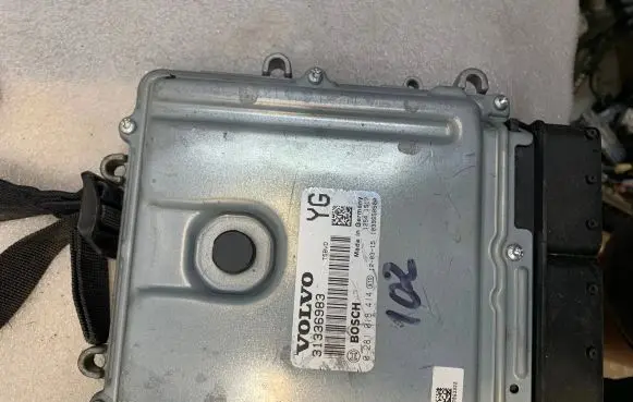 Volvo V40 Engine control unit/module 31336983 0281018414