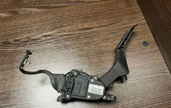 Volkswagen Transporter - Caravelle T5 Accelerator throttle pedal 7H1721503 6PV00849503