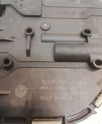 Volkswagen PASSAT B8 Front wiper linkage and motor 3G1955023C 20170429 397021866