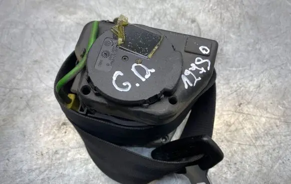 Audi A6 S6 C5 4B Rear seatbelt 00064577