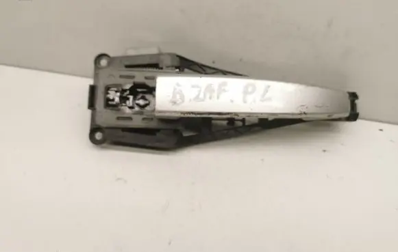 Opel Zafira B Front door exterior handle