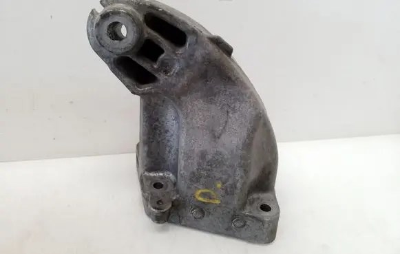 Mercedes-Benz E W212 Engine mounting bracket A6422233404