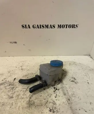 Nissan Almera Tino Brake fluid reservoir 