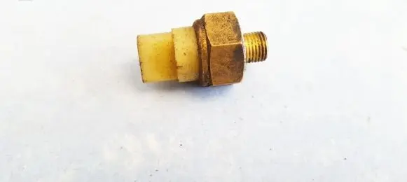 Audi 80 90 S2 B4 Coolant temperature sensor 