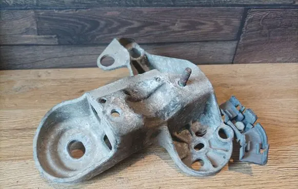 Audi A4 S4 B5 8D Engine mounting bracket