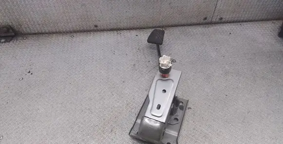 Mitsubishi Lancer VIII Brake pedal