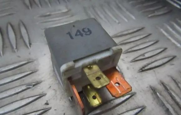 Volkswagen Golf III Other relay 191937503