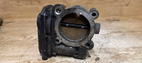 Volvo V70 Throttle valve 30711551