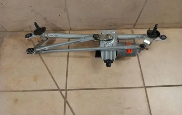 Hyundai Ioniq 5 Front wiper linkage and motor 98100G1900