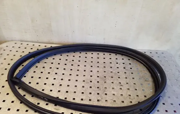 Subaru Forester SH Front door rubber seal