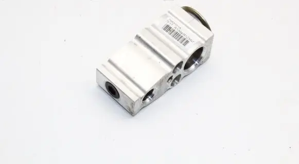 Toyota Aygo X Air conditioning (A/C) expansion valve T463161A