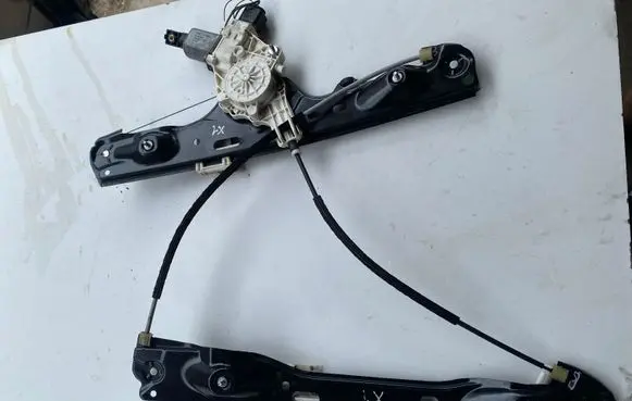BMW X1 E84 Front door window regulator motor 996625102 6927028