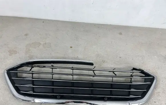 Ford Focus Front bumper upper radiator grill JX7B8C436A