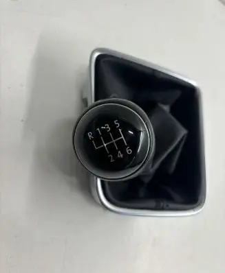 Seat Alhambra (Mk2) Gear lever shifter trim leather/knob 5N0711113M