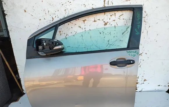 Toyota Yaris Front door