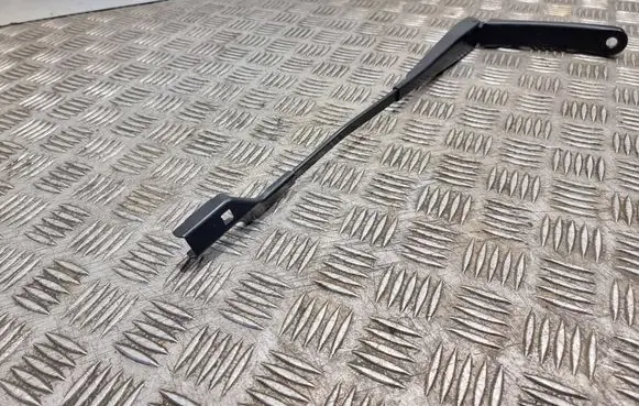 Front wiper blade arm