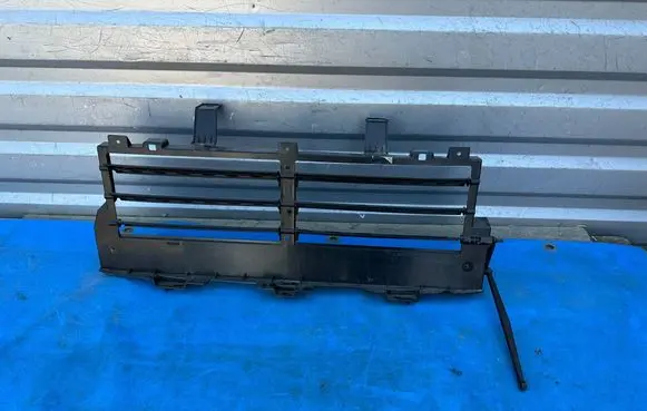 Jaguar E-Pace Intercooler air guide/duct channel J9C38475 30012023 810101001