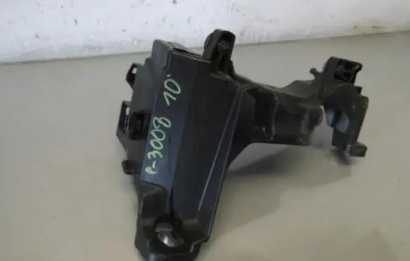 Peugeot 3008 I Engine mount bracket