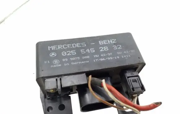 Mercedes-Benz A W168 Glow plug pre-heat relay 0255452832 899075000