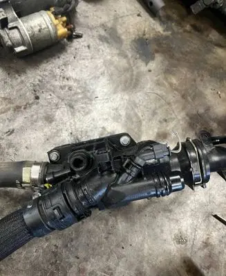 Peugeot 3008 II Thermostat/thermostat housing 9812113780