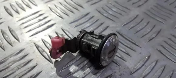 Nissan Serena Front door lock (next to the handle) 