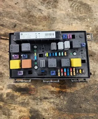 Opel Astra H Fuse module 13206747 5DK00866818