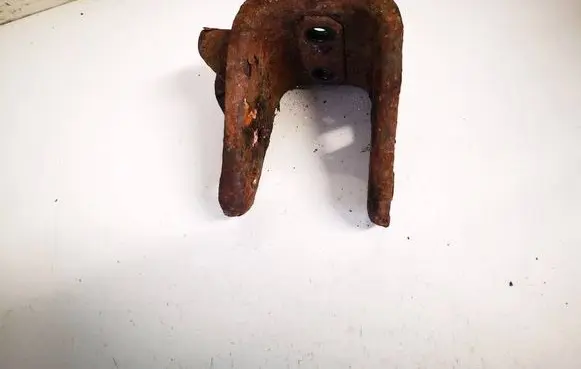 Engine mounting bracket