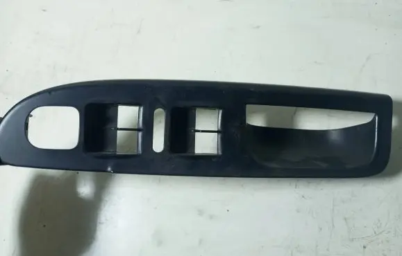 Volkswagen PASSAT B6 Front door window switch trim 3C1867171B