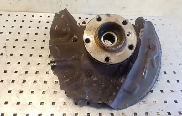BMW X5 E53 Front wheel hub
