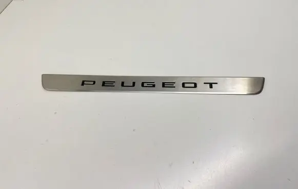 Peugeot 3008 III Front sill trim cover 98397473VV