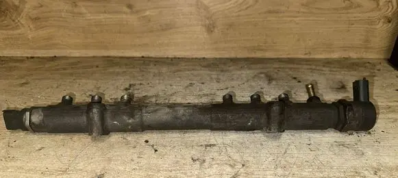 Volvo XC70 Fuel main line pipe 0445215023