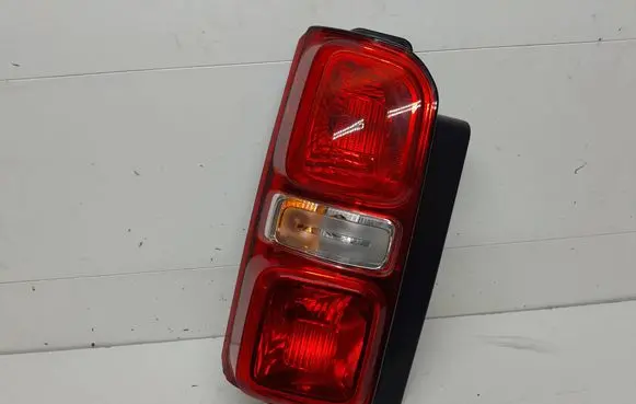 Opel Vivaro Rear/tail lights 9808243180