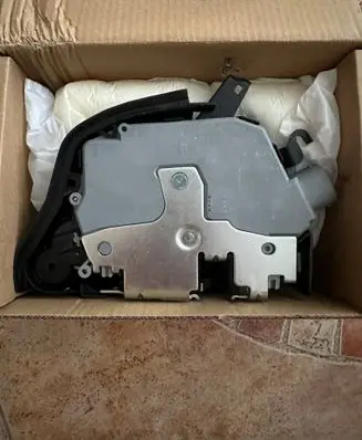 BMW X5 E53 Front door lock 51218402537