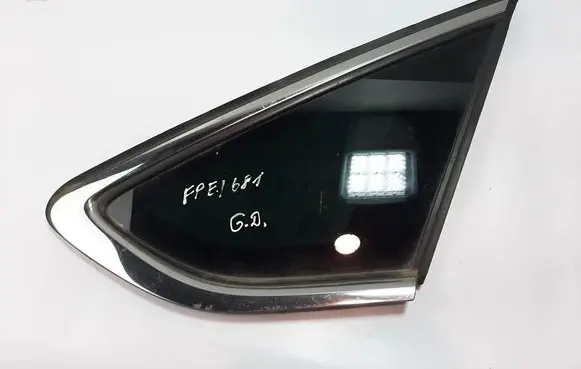 Ford Mondeo MK IV Rear vent window glass 