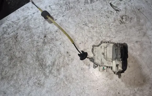 Audi A6 S6 C6 4F Rear door lock 4F0839015J