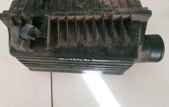 Peugeot 406 Air filter box