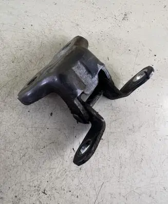 Toyota Land Cruiser (J120) Rear door upper hinge