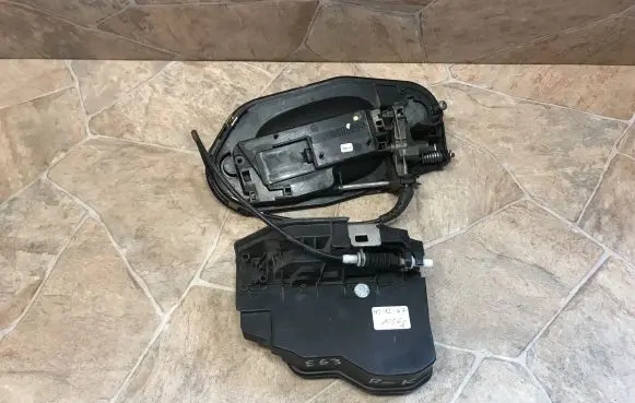 BMW 6 E63 E64 Front door lock 7036169