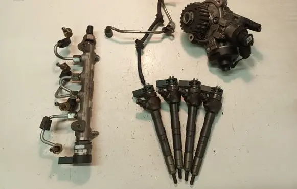 Volkswagen Golf VII Fuel injection system set 0445110477 04L130277AJ R04L125