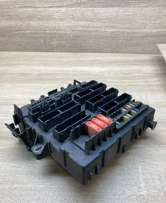 Opel Vectra C Fuse module 13112914