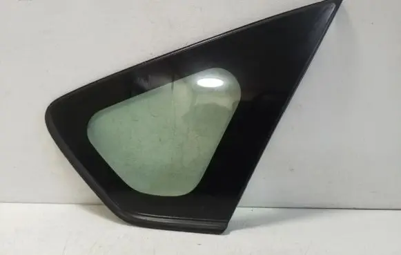 Toyota Prius (XW30) Rear side window E643R005834