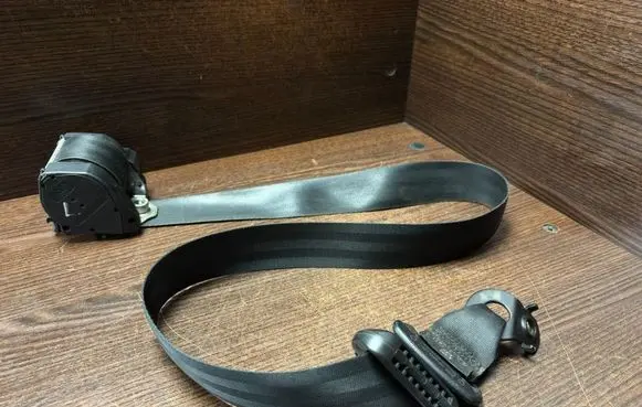 Renault Master II Front seatbelt 43594 33042104A