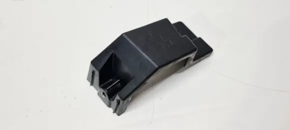 Rear bumper mounting bracket