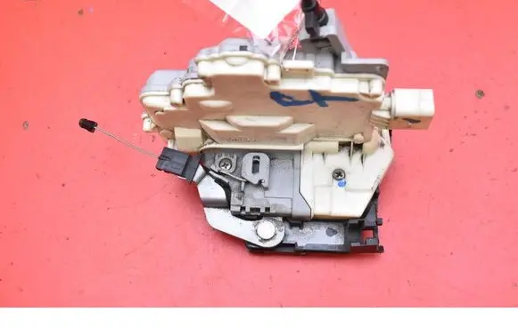 Seat Altea XL Rear door lock W05P0839012