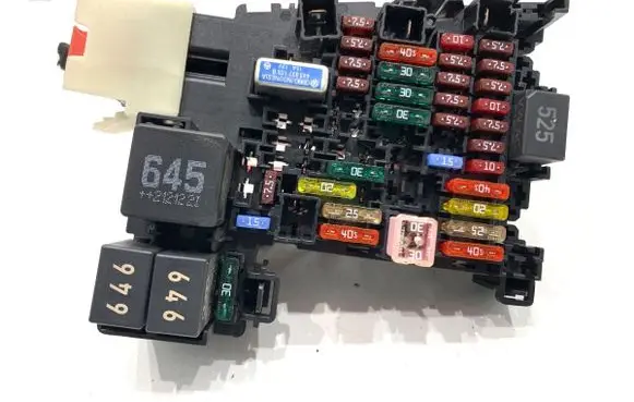 Volkswagen PASSAT B8 Fuse box set 5Q0937615C