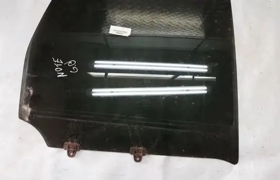 Nissan Note (E11) Rear door window glass