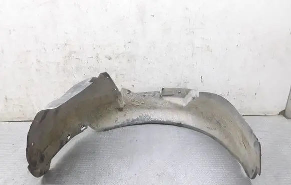 Front wheel arch liner splash guards