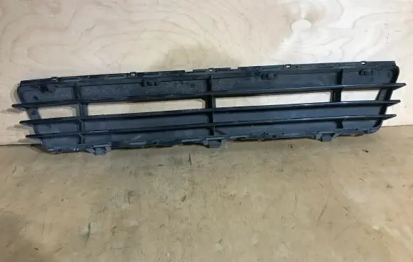 Front bumper lower grill