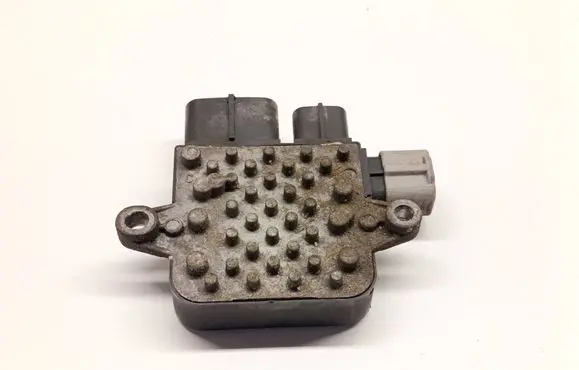 Tesla Model S Coolant fan relay 
