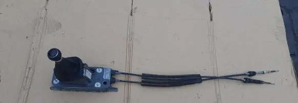 Volkswagen Touran I Gear shifter/selector 1T0711049BF